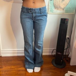 Low-rise flared jeans
